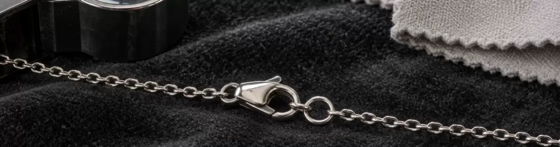 Necklace Clasp Types: Fastening, Fit and Buyer Checks