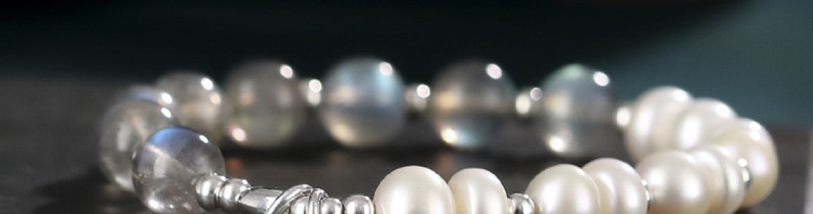 The Elegance and Benefits of Wearing Natural Freshwater Pearl Bracelets