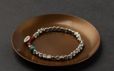 The Heartfelt Connection of Wearing Couple Bracelets